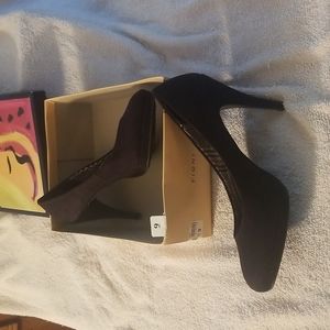 Fioni black suede pumps